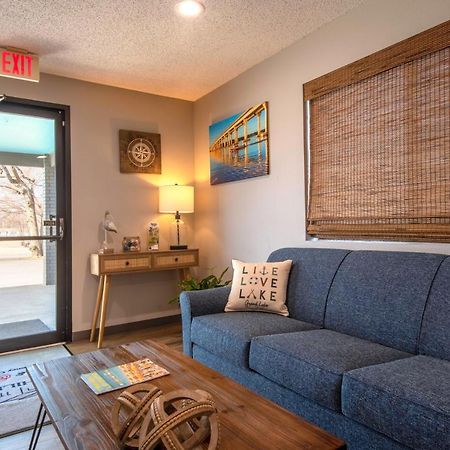 Hilltop Inn & Suites Grove Extérieur photo