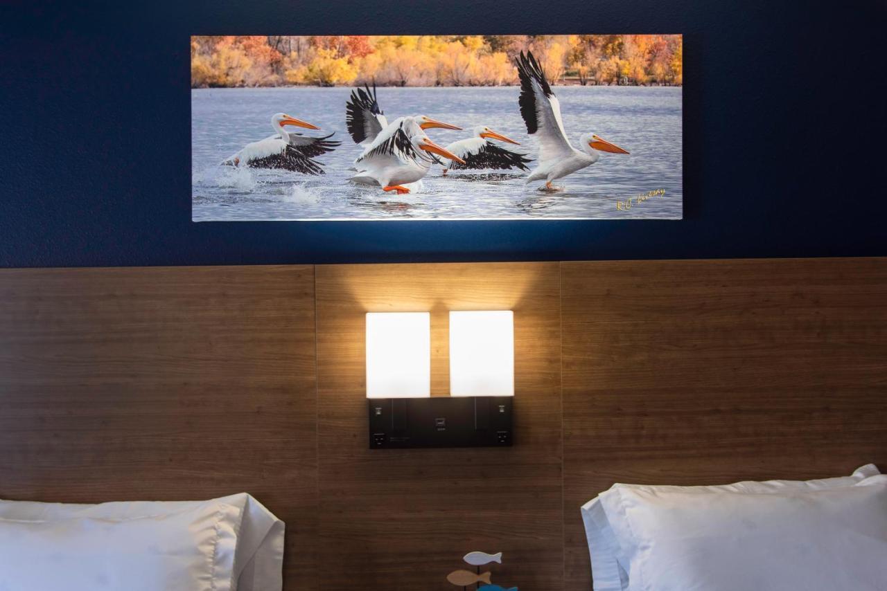 Hilltop Inn & Suites Grove Extérieur photo