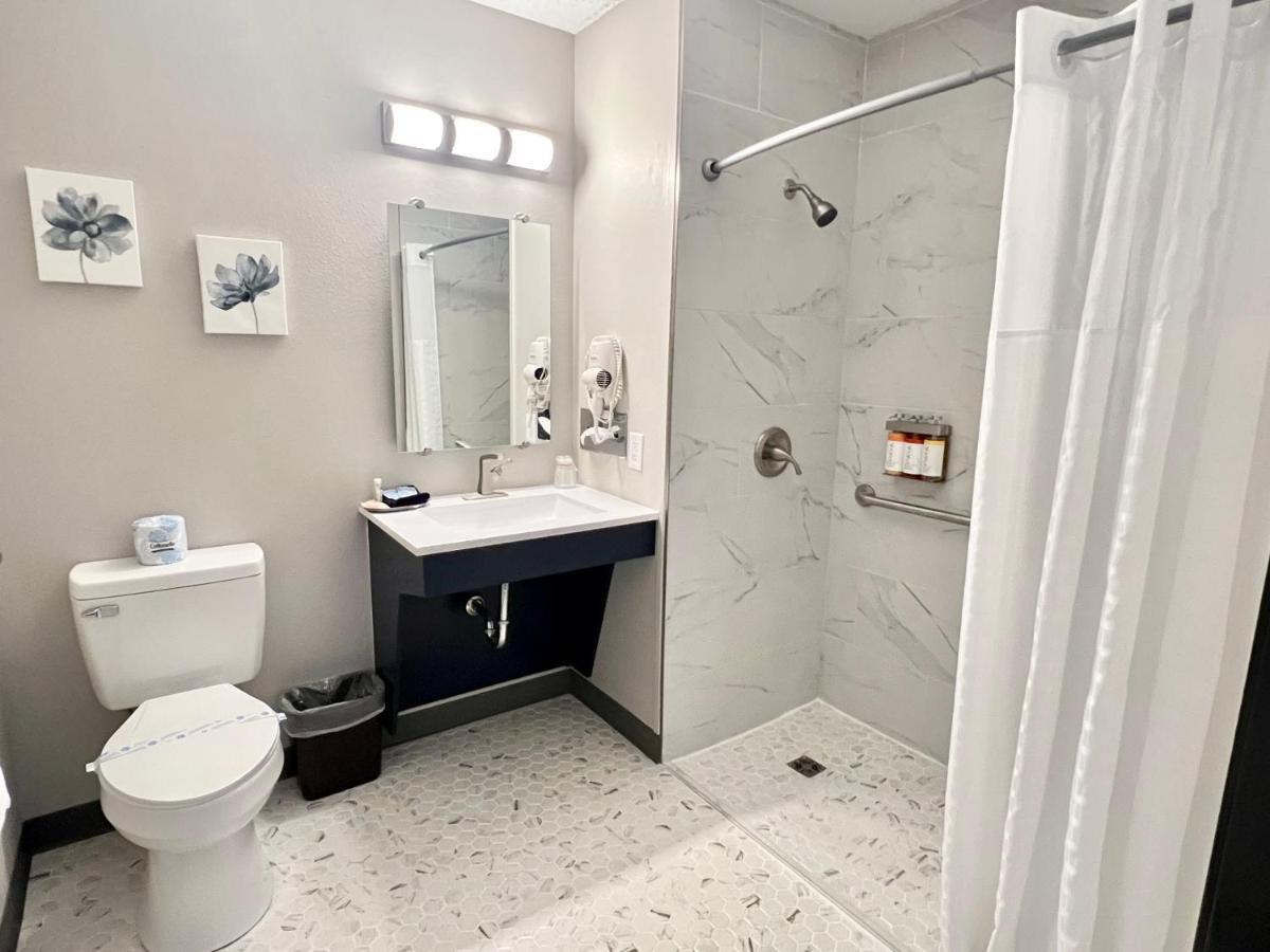 Hilltop Inn & Suites Grove Extérieur photo